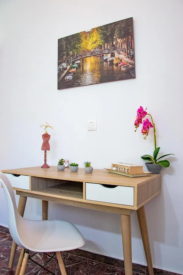 World Flavor 4Bedroom Multicultural Apartment Candia
